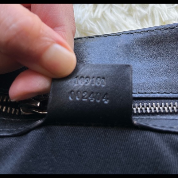 Authentic GUCCI Monogrammed Bag - Picture 10 of 10
